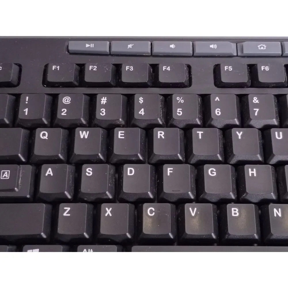 Logitech MK270 Full-size Wireless Keyboard and Mouse Combo Pre-owned Working